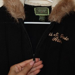 COMFY ZIP UP BLACK HOODIE